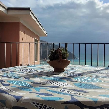 Ocean View Flat With Wi-Fi, Ac And Elevator To Town Apartman Levanto Kültér fotó